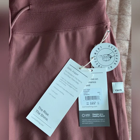 Vuori Daily Jogger NWT Rosewood - Picture 3 of 7